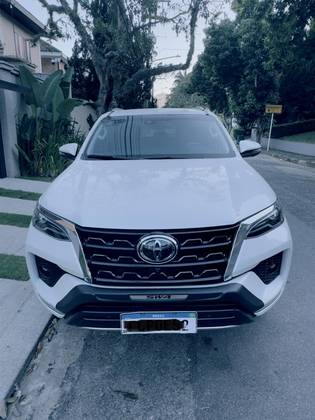 TOYOTA HILUX SW4 2.8 D-4D TURBO DIESEL SRX 7L 4X4 AUTOMÁTICO